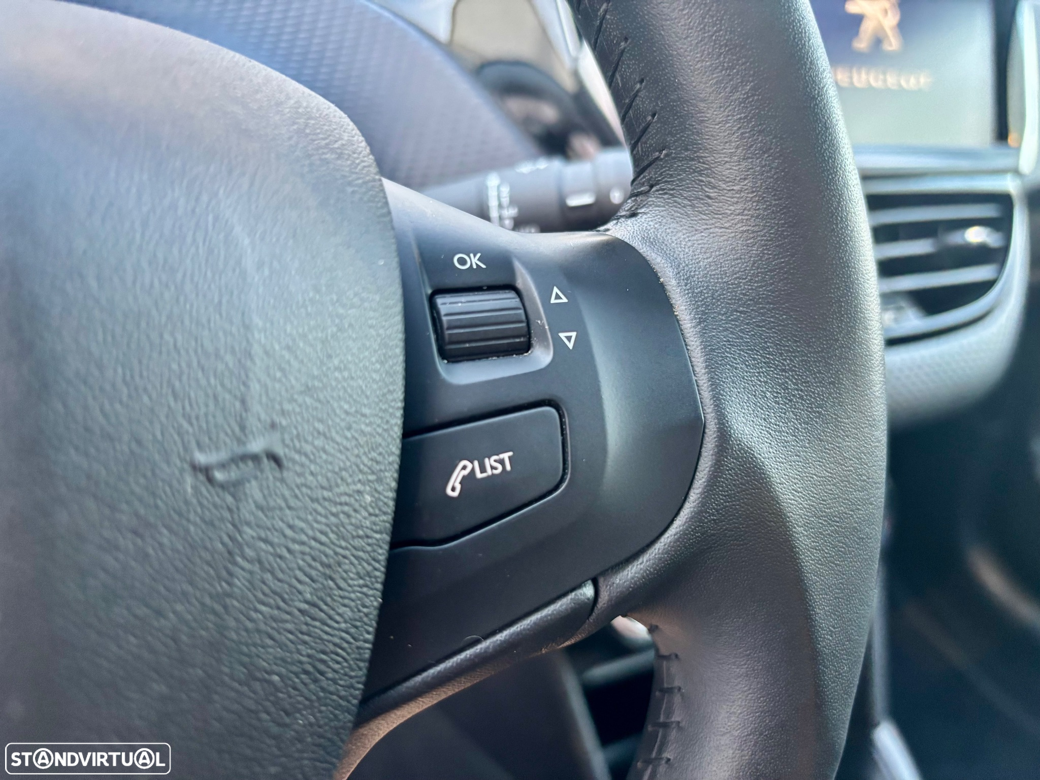 Peugeot 208 1.2 PureTech Signature - 43