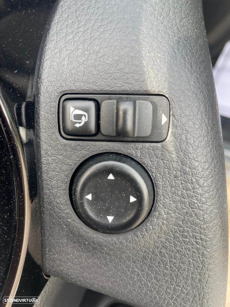 Nissan Qashqai 1.5 dCi N-Connecta 18 - 6