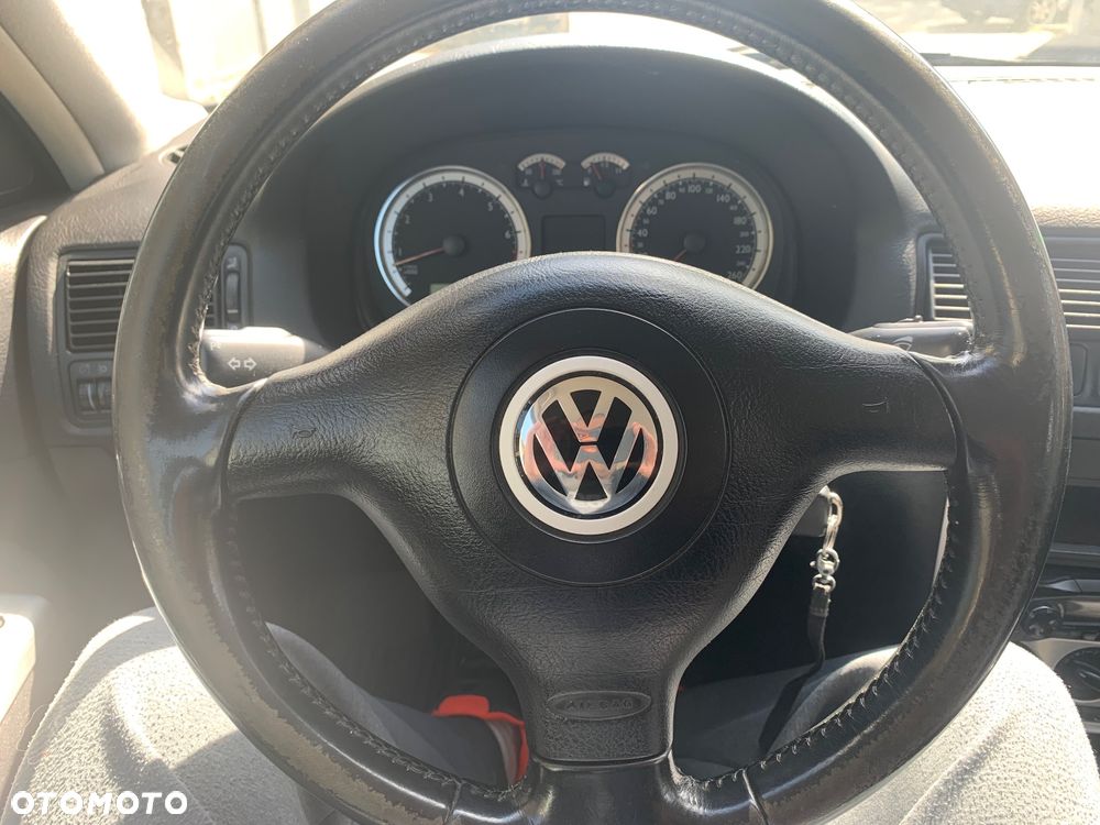 Volkswagen Golf - 6