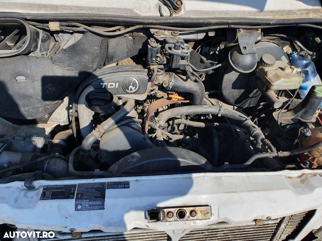 Vas lichid parbriz expansiune pompa servo frana vw LT 35 motor 2.5tdi 109cp ANJ dezmembrez dezmembrari - 5