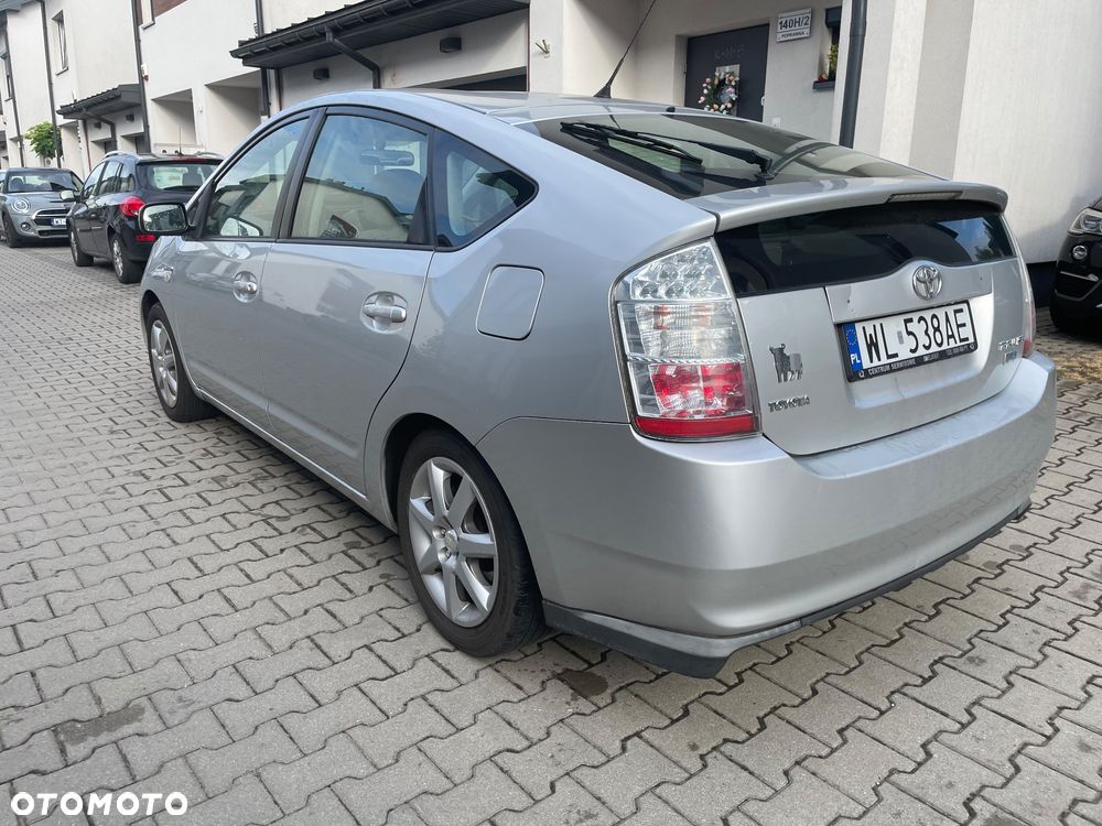Toyota Prius (Hybrid) Sol - 30