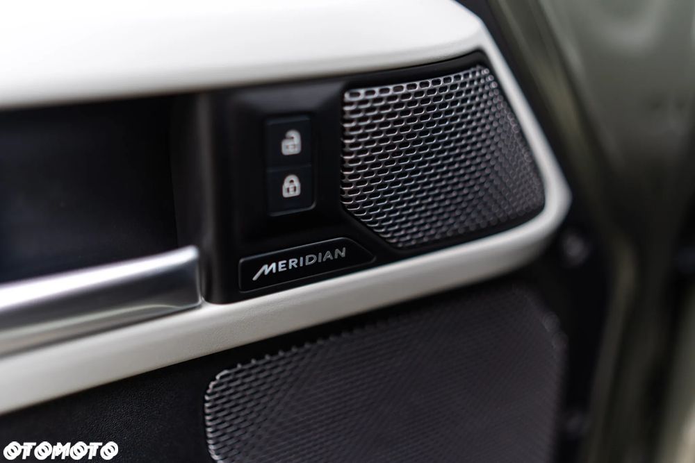 Land Rover Defender 3.0 D300 mHEV X-Dynamic SE - 12