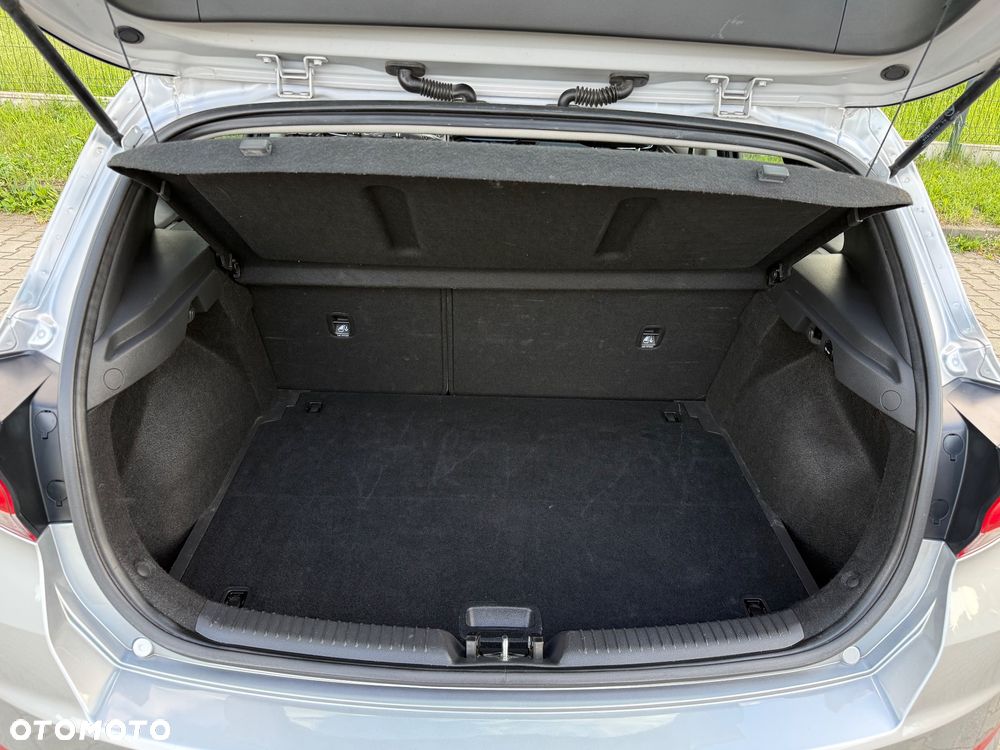 Hyundai i30 1.5 DPI Classic + - 17
