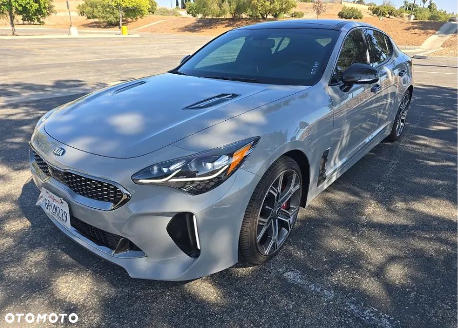 Kia Stinger - 1