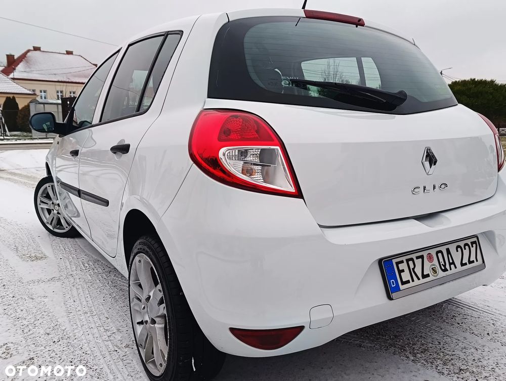 Renault Clio 1.2 16V 75 Yahoo - 18
