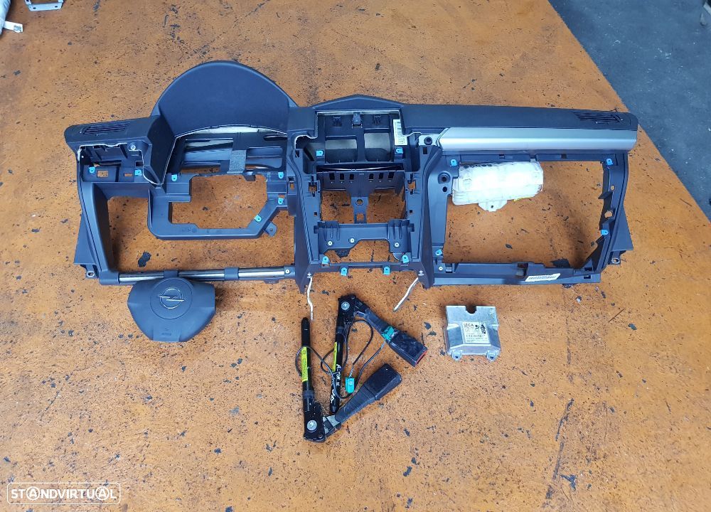 Tablier com Airbags Opel Astra H GTC 2010 - 1