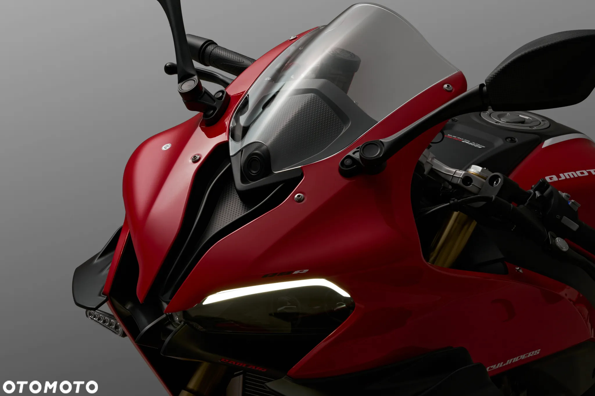 QJMOTOR SRK 800RR - 4