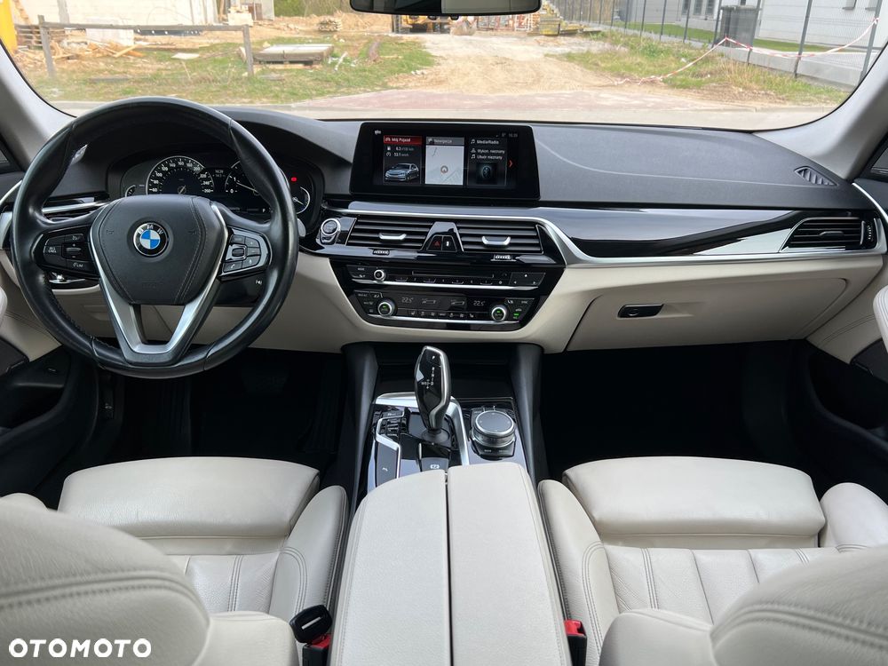BMW Seria 5 520d xDrive Luxury Line sport - 22