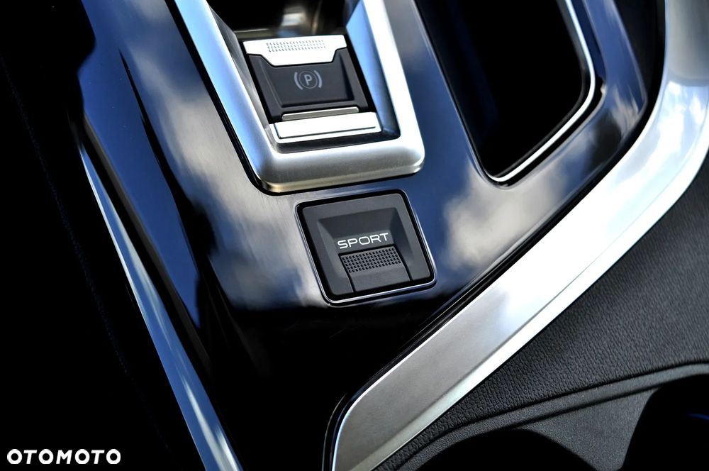 Peugeot 3008 1.2 PureTech Allure S&S EAT8 - 32