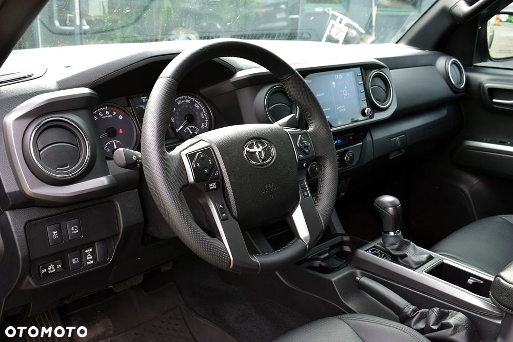 Toyota Tacoma - 4