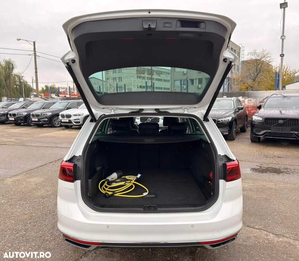 Volkswagen Passat - 13