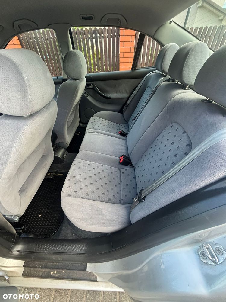 Seat Toledo 1.8 Signo Emocion - 9