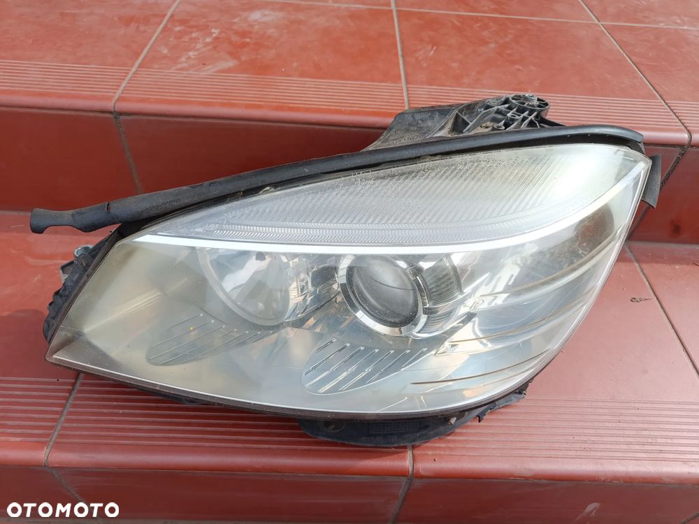 MERCEDES W204 LAMPA LEWA PRZÓD PRZEDNIA H7 EUROPA - 1