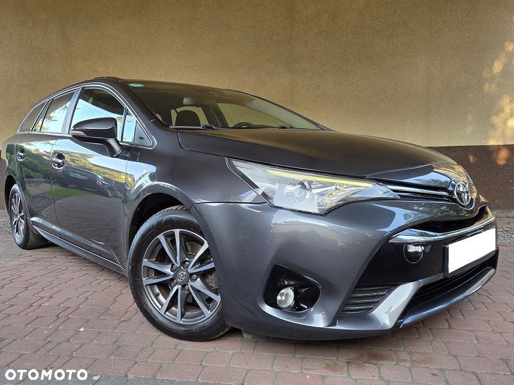 Toyota Avensis 1.8 Comfort - 1