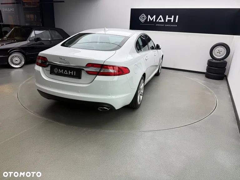 Jaguar XF 2.2 D Premium Luxury - 11