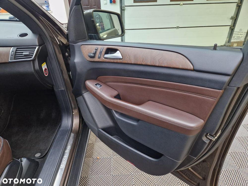 Mercedes-Benz ML - 12