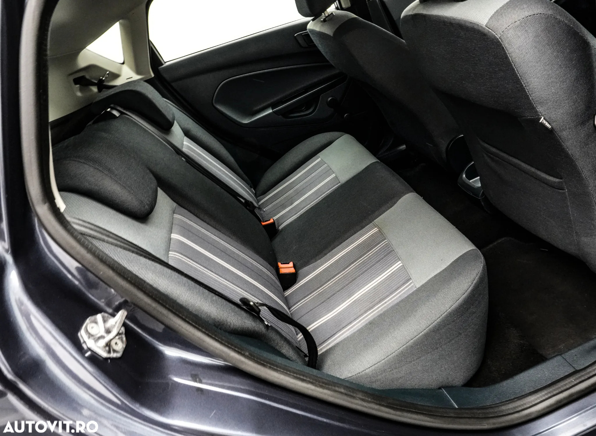 Ford Fiesta 1.4 TDCi Ambiente - 14