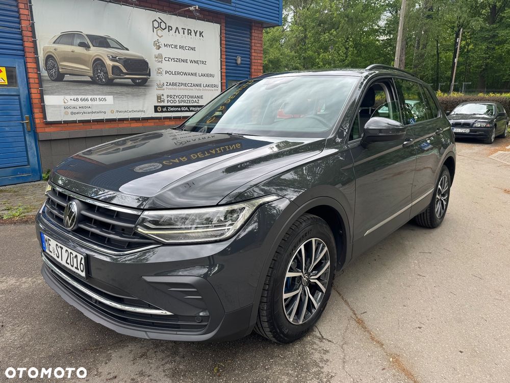 Volkswagen Tiguan - 1