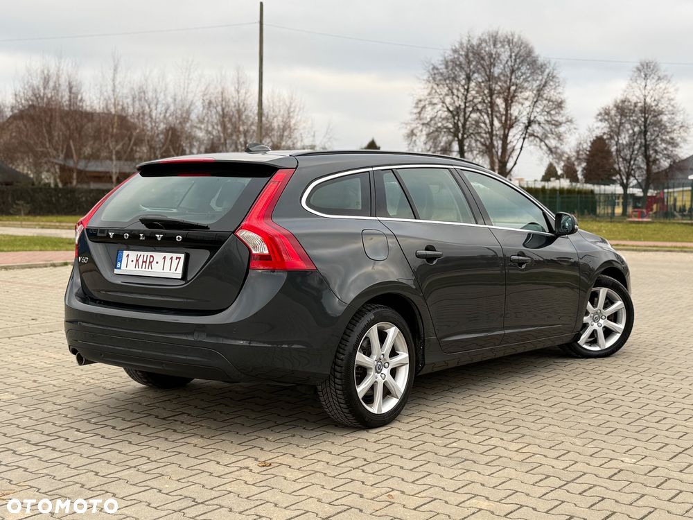 Volvo V60 D2 Momentum - 28