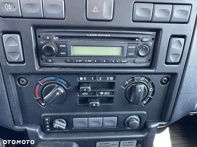 Land Rover Defender 2.2 TD4 E - 30