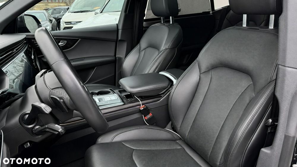Audi Q8 - 8