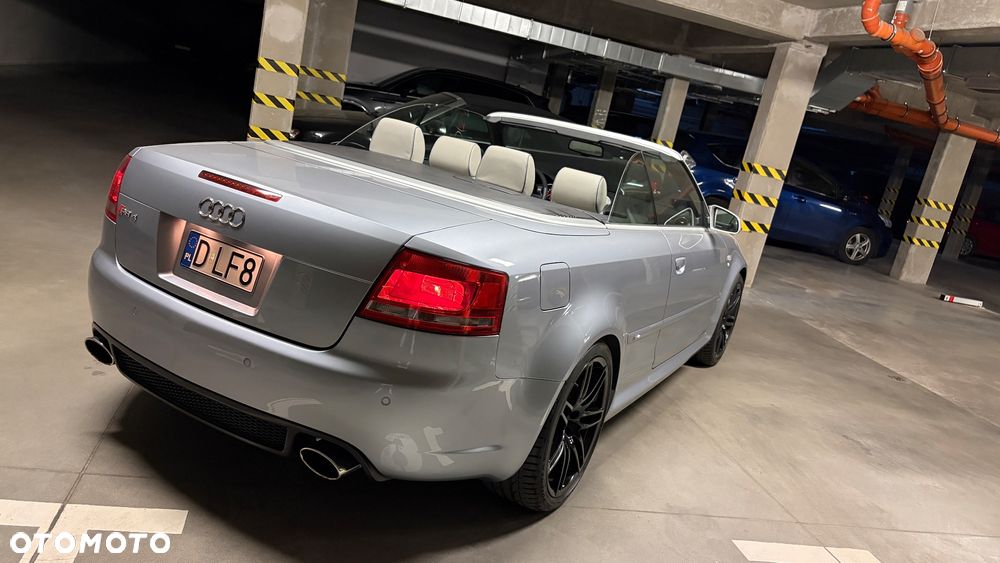 Audi RS4 Cabrio Standard - 14