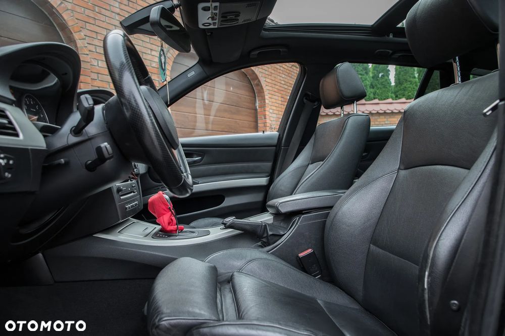 BMW Seria 3 330xi Touring - 14