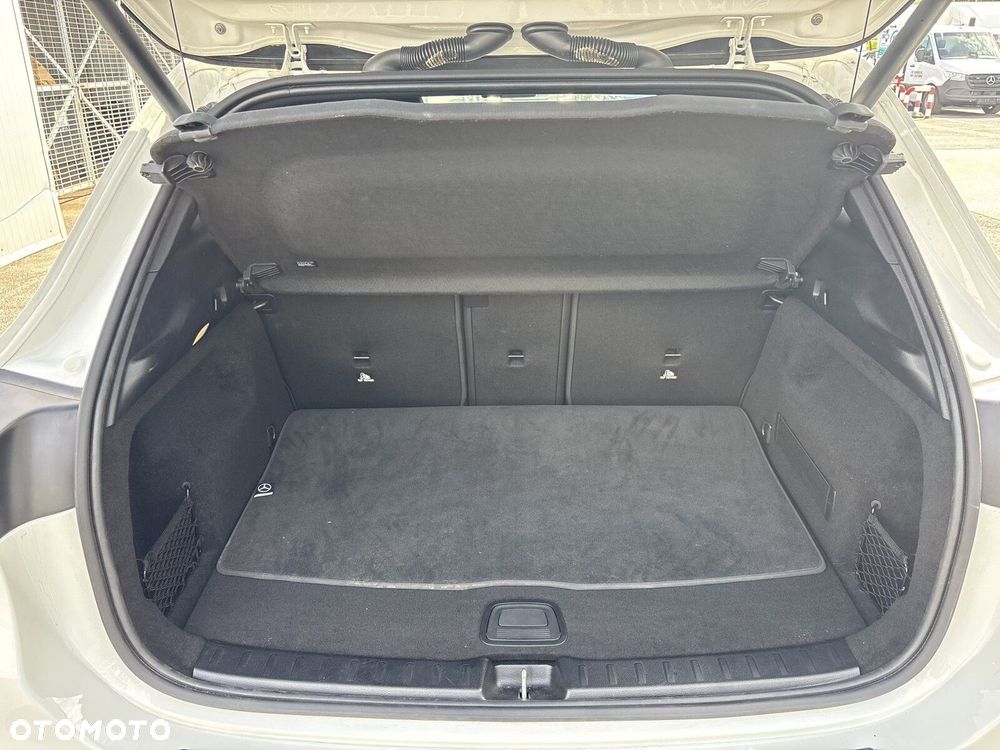 Mercedes-Benz GLA - 26