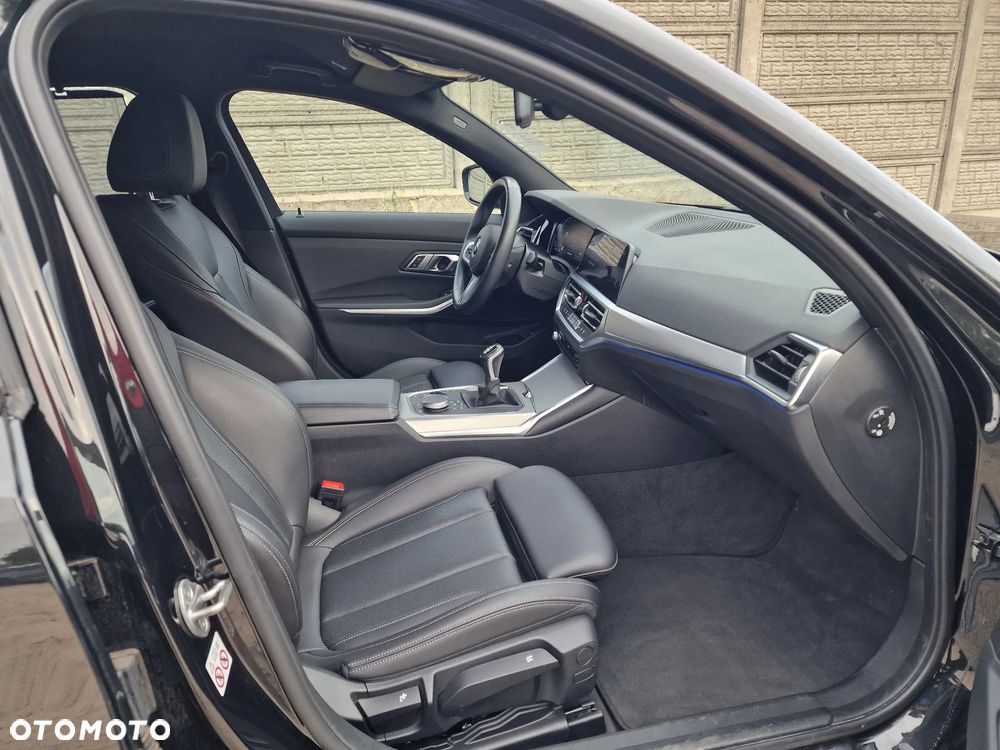 BMW Seria 3 318i M Sport - 13