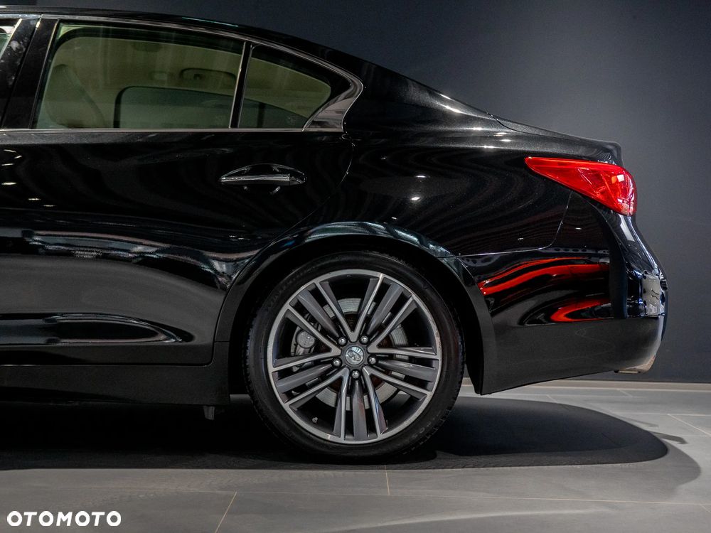 Infiniti Q50 Hybrid Sport Tech - 12