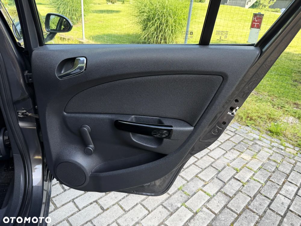Opel Corsa 1.2 16V Cosmo - 37