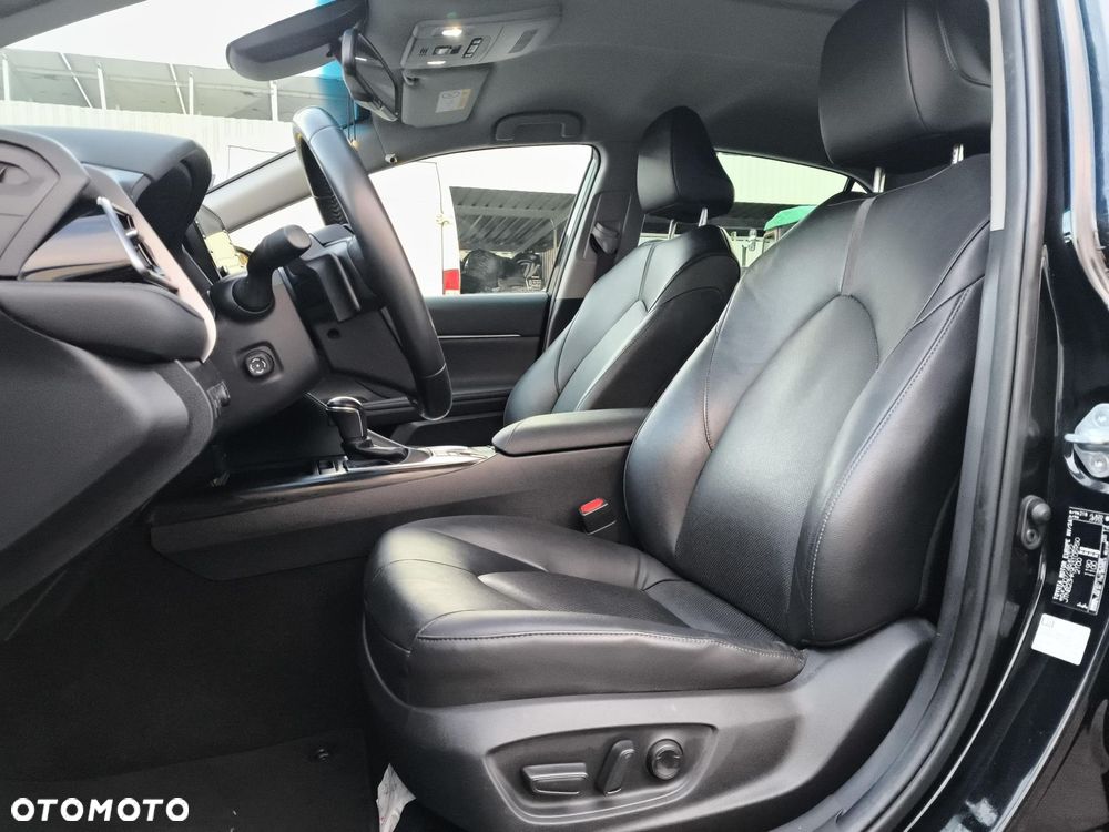 Toyota Camry 2.5 Hybrid Executive CVT - 27