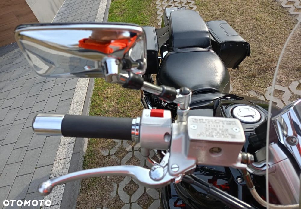 Suzuki Intruder - 15