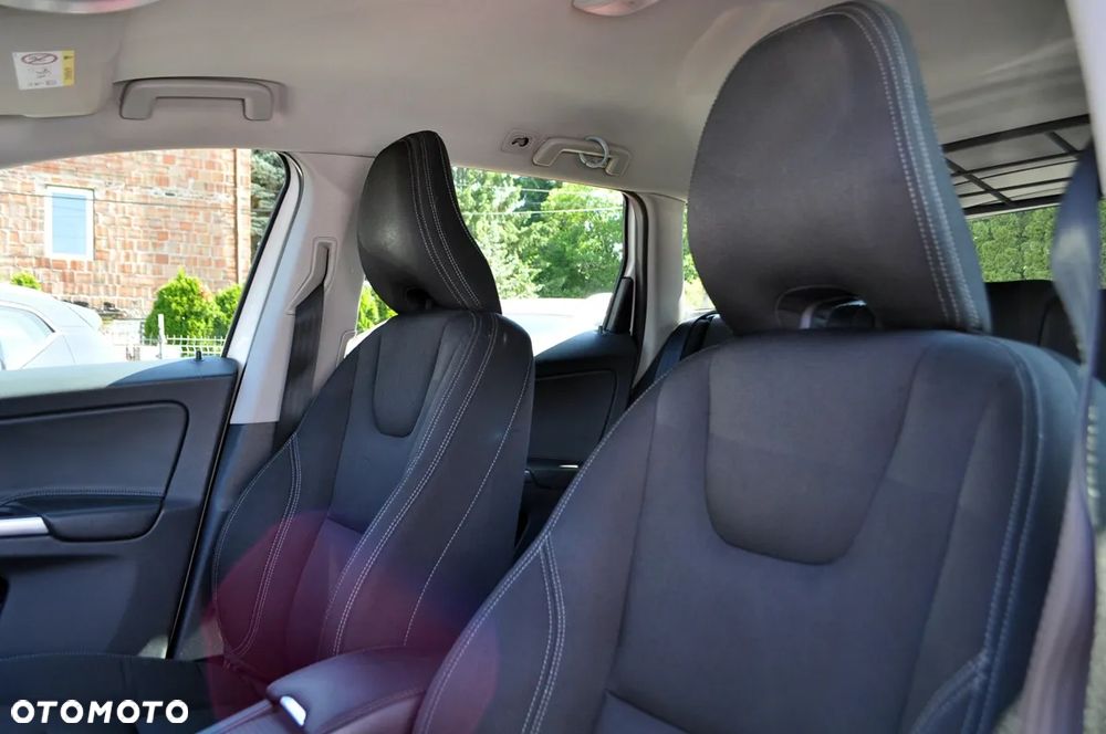 Volvo XC 60 D3 Drive-E Momentum - 23