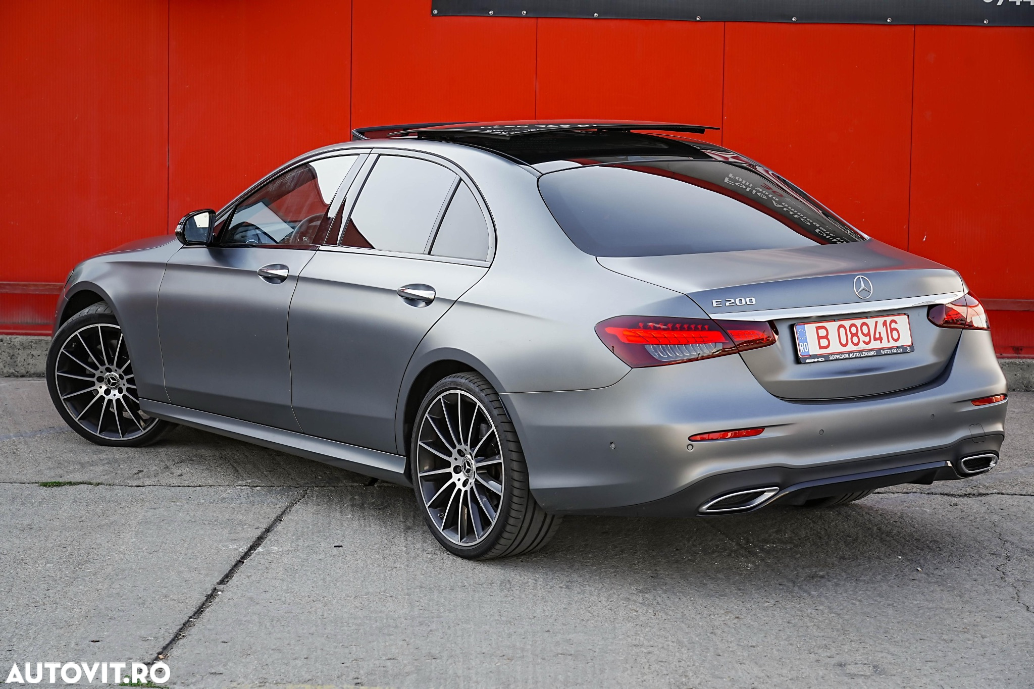 Mercedes-Benz E 200 4Matic T 9G-TRONIC AMG Line - 11