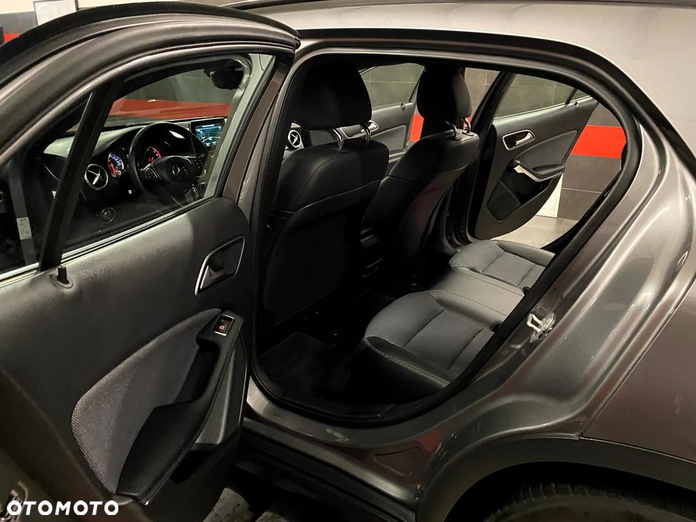 Mercedes-Benz GLA 180 d 7G-DCT Urban - 18
