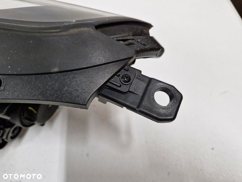 HYUNDAI TUCSON III LAMPA PRAWY PRZÓD PRAWA PRZEDNIA REFLEKTOR LED UK 92102-D7210 - 7