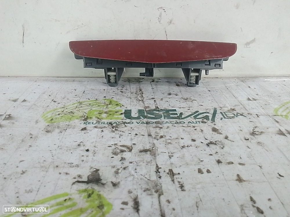 Farolim Stop Tampa Mala Centro Opel Corsa D (S07) - 2