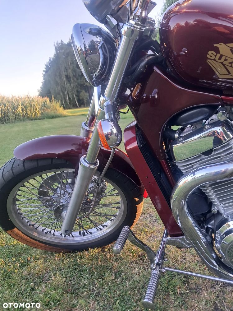 Suzuki Intruder - 11