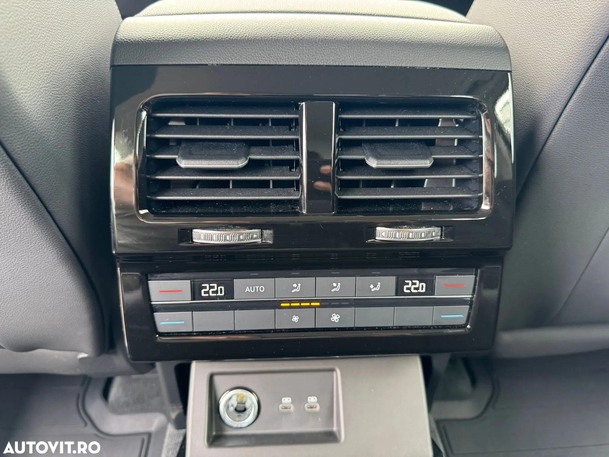 Volkswagen Touareg V6 TSI 4MOTION Elegance - 23