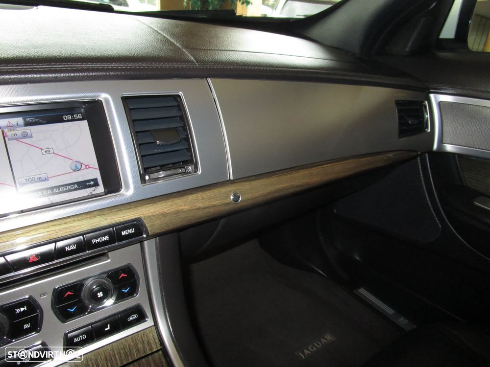 Jaguar XF Sportbrake 2.2 D R-Sport - 59