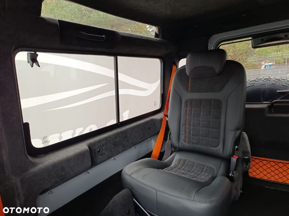 Land Rover Defender - 35