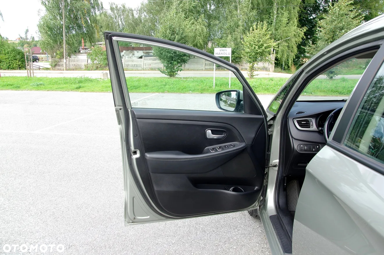 Kia Carens 1.7 CRDi XL 7os - 19
