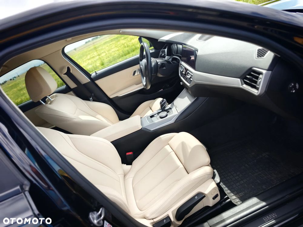 BMW Seria 3 318i - 25