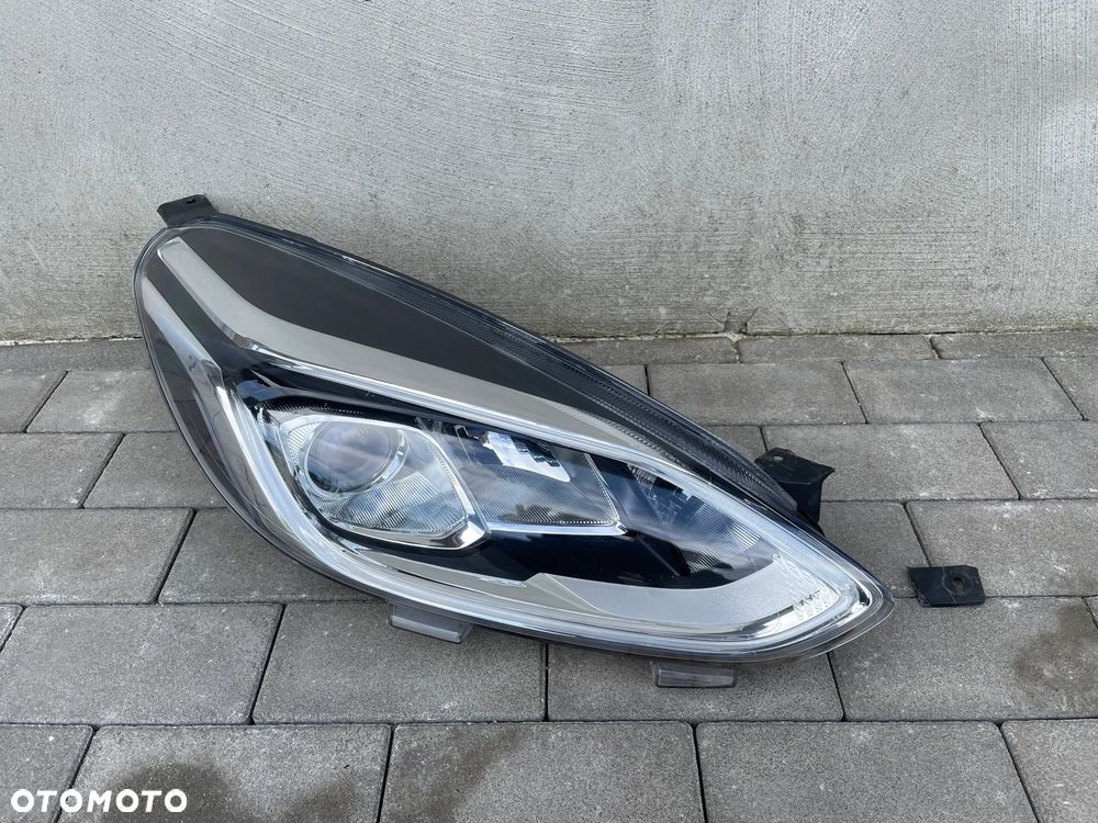 LAMPA PRZEDNIA PRAWA FORD FIESTA MK8  2017-2020 - 1