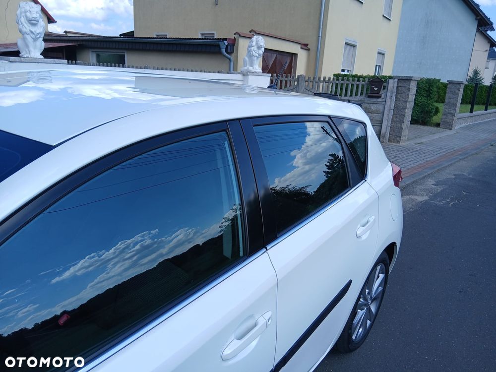 Toyota Auris 1.8 HSD Prestige - 10