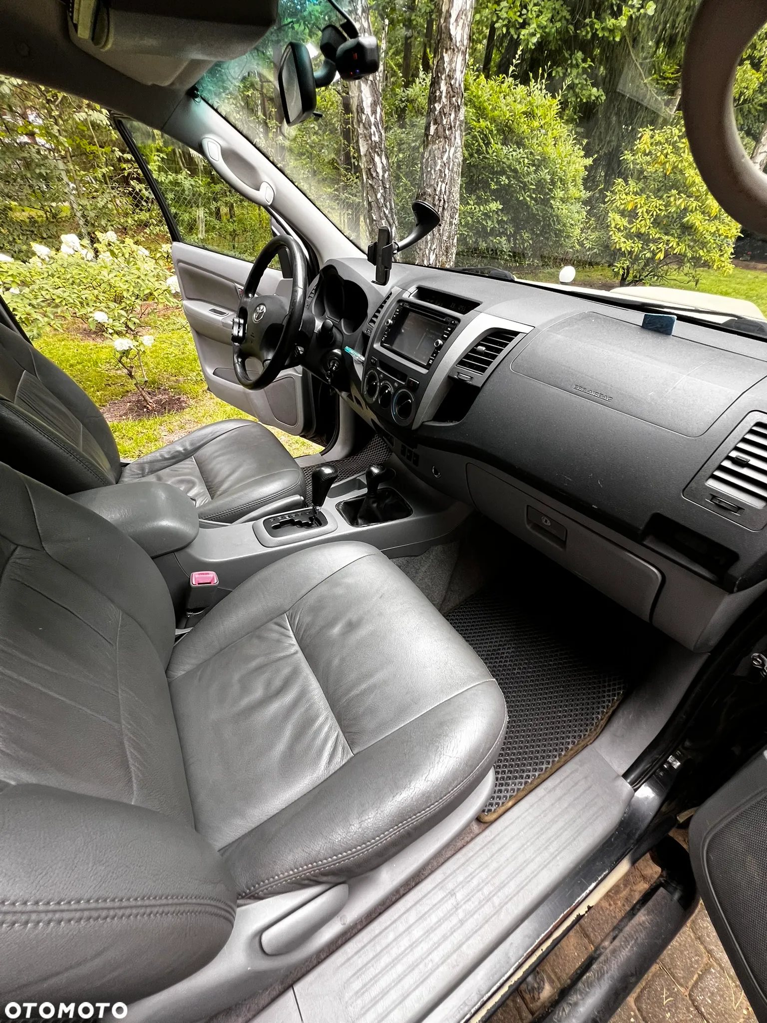 Toyota Hilux - 36