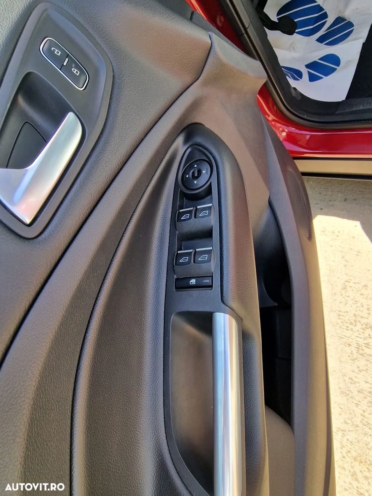 Ford Kuga - 10