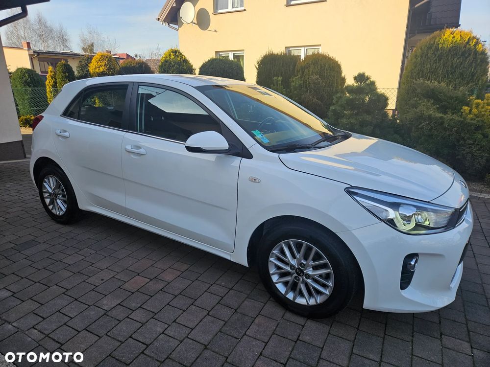 Kia Rio 1.4 L - 12