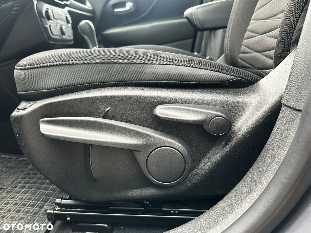 Jeep Renegade - 32